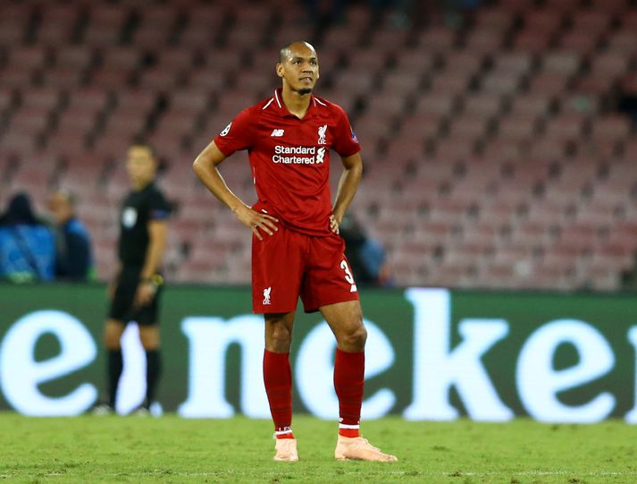 Fabinho svekktur eftir tap Liverpool í Napoli í Meistaradeildinni.