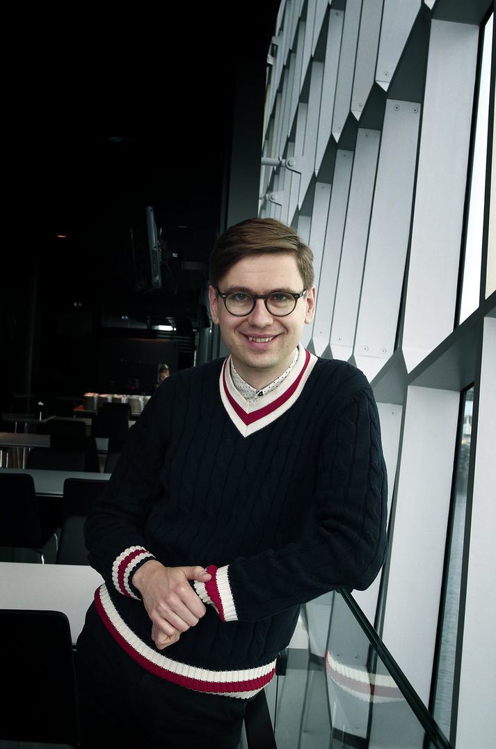 „Víkingur Heiðar Ólafsson var meðleikarinn og ég verð að segja að ég hef aldrei heyrt hann spila eins vel,“ segir Jónas í dómnum.