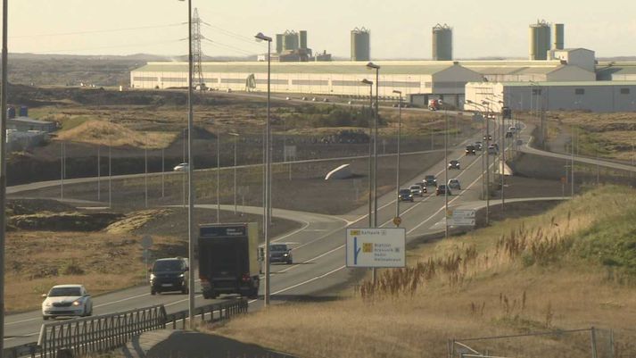 Breikkun þessa vegarkafla Reykjanesbrautar, frá kirkjugarðinum í Hafnarfirði að Krísuvíkurgatnamótum, er meðal þeirra verkefna sem búið var að setja á dagskrá á næsta ári.