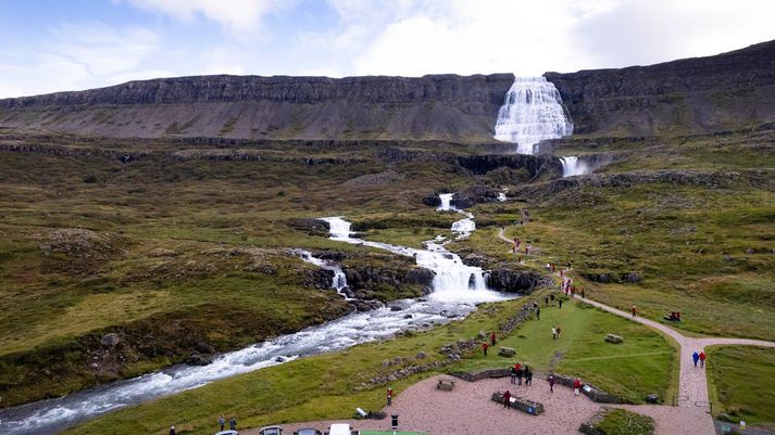 Fossinn Dynjandi er í Arnarfirði í Ísafjarðarbæ.