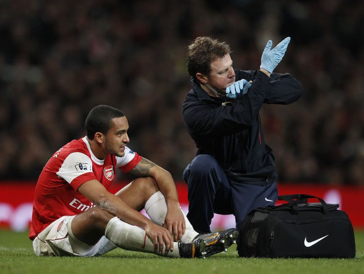 Theo Walcott meiddist í kvöld.