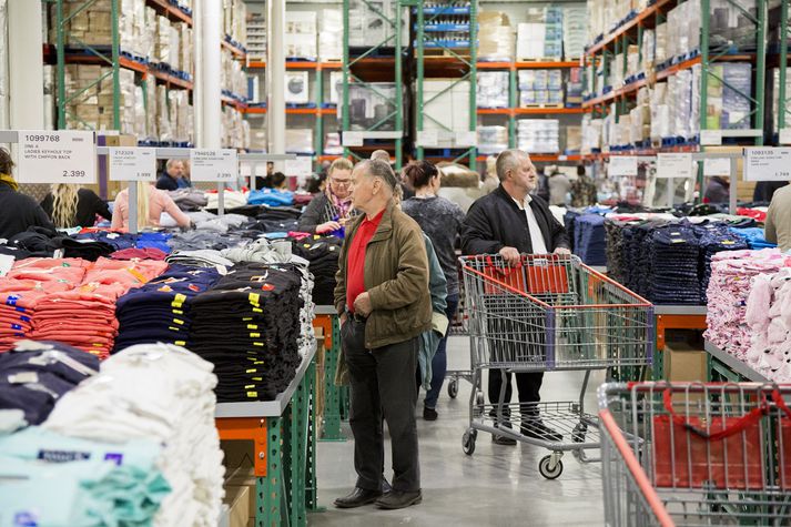 Costco hefur notið mikilla vinsælda síðan það opnaði og virðast landsmenn meðal annars sólgnir í ávextina sem þar eru seldir og rakvélablöðin.