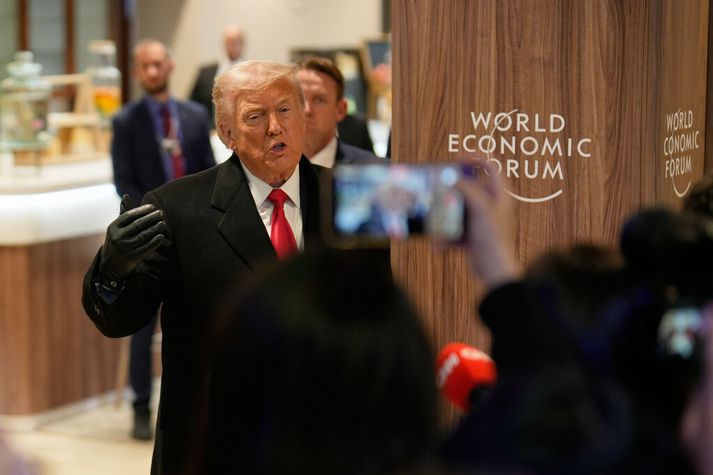 Trump í Davos í kvöld.