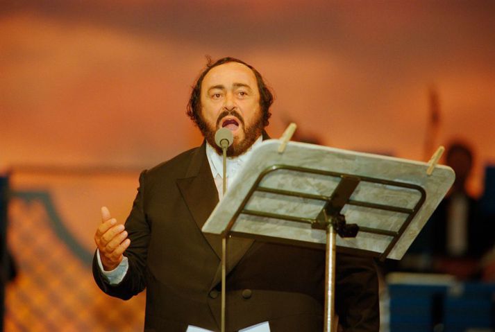 Luciano Pavarotti að syngja árið 1995.