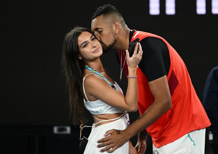 Nick Kyrgios með kærstu sinni Costeen Hatzi eftir sigur á Opna ástralska meistaramótinu í ár.