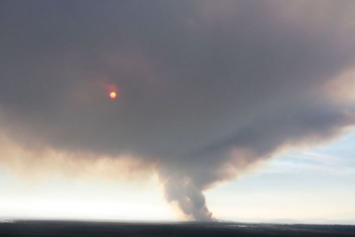 The eruption is notable for releasing much gas and quickly creating a large lava field.