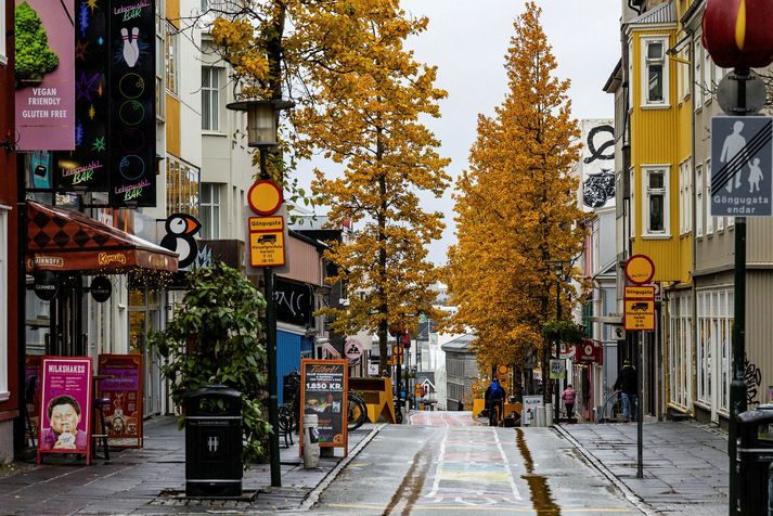 Tveir staðir gerðust sekir um brot á sóttvarnareglum.