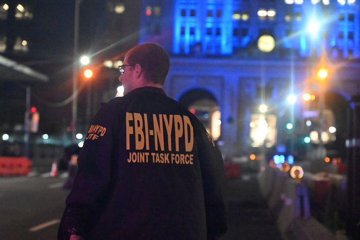 FBI á vettvangi í New York.