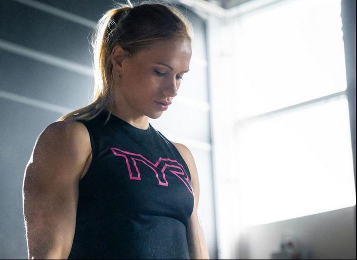 Anníe Mist Þórisdóttir keppir hér eftir í TYR Sport en ekki í Reebok.