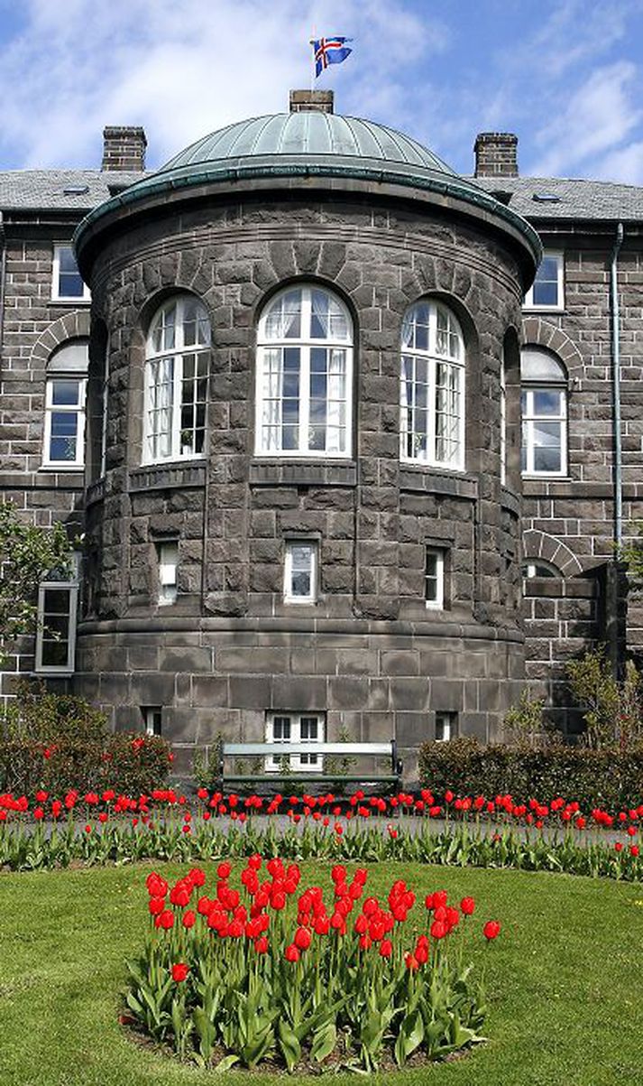 Alþingi Samkvæmt starfsáætlun Alþingis eru 27 fundardagar fram að þinglokum, sem verða 15. mars. Alls liggja 56 stjórnarmál fyrir, auk aragrúa þingmannamála.fréttablaðið/gva