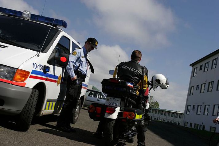 Mikil starfsmannavelta.  Lögregluskólinn útskrifar ekki nógu marga nemendur til að fylla þau skörð sem í vantar í dag.
