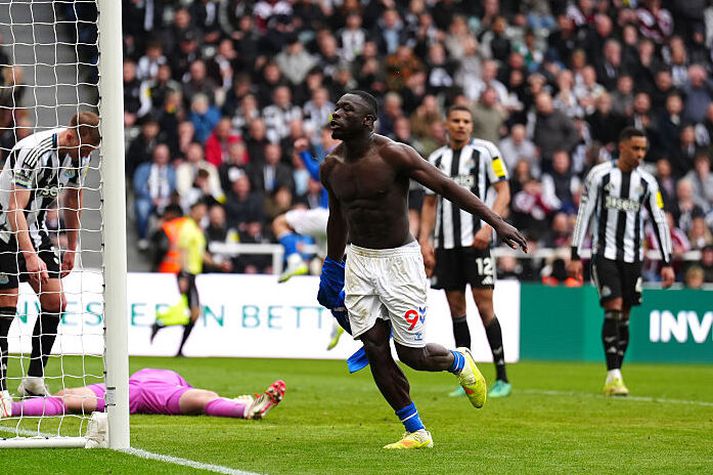 Brobbey reif sig úr eftir dramatískt sigurmark og gat ekki verið meira sama um gula spjaldið sem hann fékk að launum.