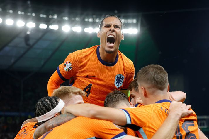 Virgil van Dijk og félagar í hollenska landsliðinu fengu ekki besta undirbúninginn fyrir Englandsleikinn.