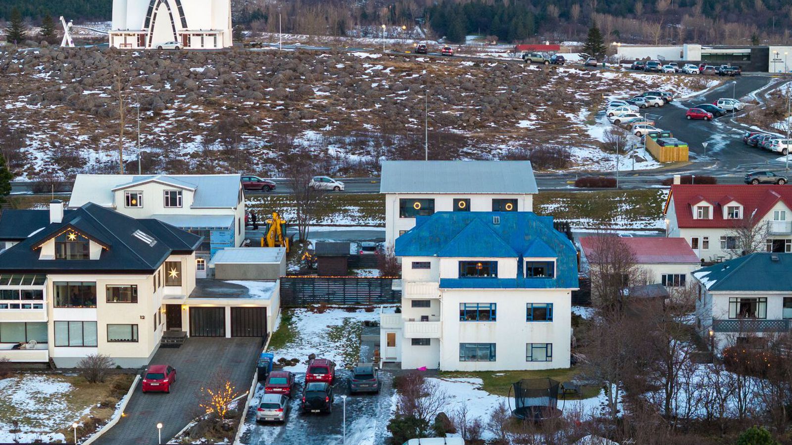 Blóð úr hinum grunaða á hnífi á vett­vangi