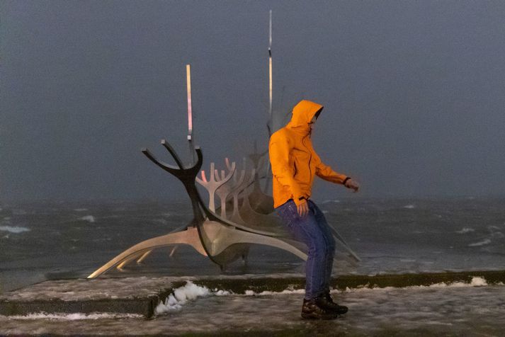 Ferðamenn á Íslandi straujuðu kortin sem aldrei fyrr í septembermánuði.