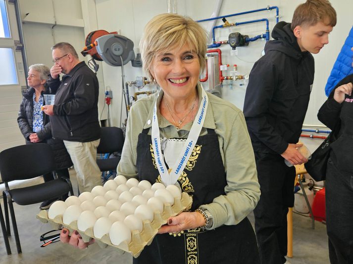 Eygló Alexandersdóttir úr Reykjanesbæ og pönnukökumeistari landsmótsins en keppendur voru meðal annars leystir út með fullt af eggjum frá Nesbú á Vatnsleysuströnd til að geta bakað meira af pönnukökum.