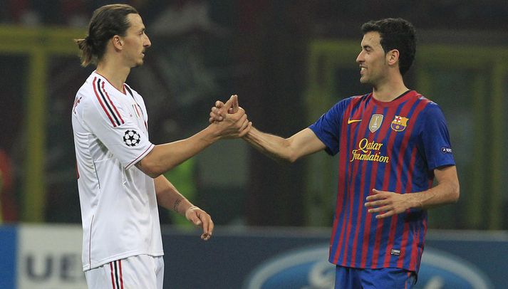 Zlatan Ibrahimovic þakkar Sergio Busquets fyrir leikinn.