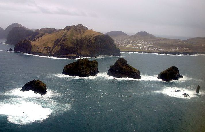 Bergið er erfitt viðureignar. Berggrunnurinn við Eyjar er sagður bæði hrungjarn og lekur.