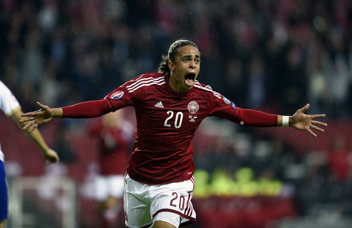 Yussuf Poulsen fagnaði marki sínu vel og innilega en hann skoraði fyrra mark Dana.