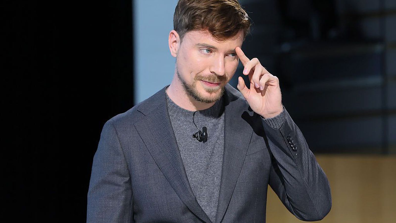 Fyrir­tæki MrBeast sakað um að af­saka kyn­ferðis­lega á­reitni