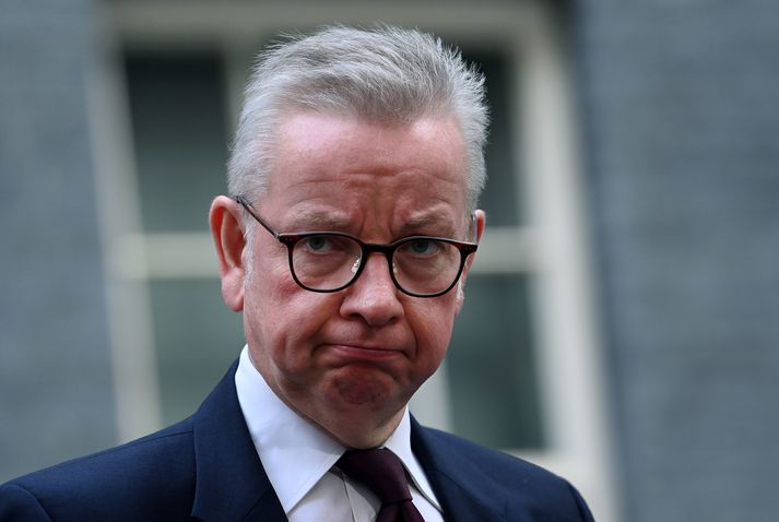 Michael Gove, húsnæðismálaráðherra, segist skilja að fólk bregðist reitt við myndbandi sem sýnir íhaldsfólk skemmta sér í kórónuveirufaraldrinum.