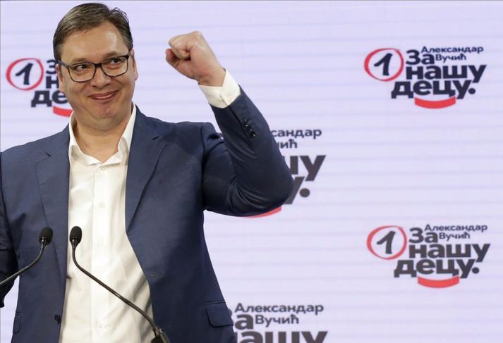 Hinn fimmtugi Aleksandar Vučić tók við embætti forseta Serbíu árið 2017. Hann gegndi embætti forsætisráðherra á árunum 2014 til 2017.