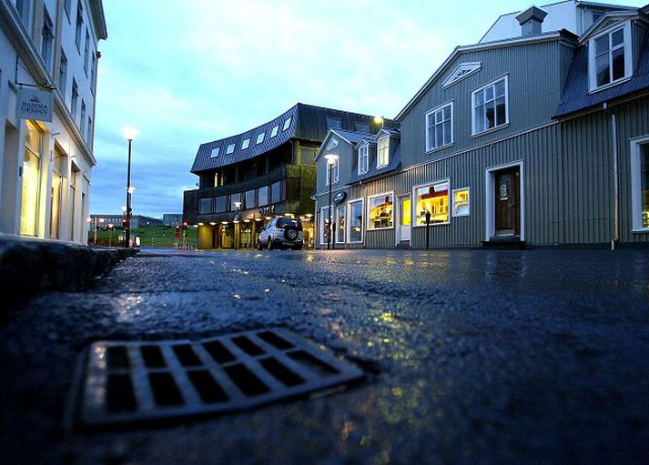 Hafnarstræti í Reykjavík. Tvítugri stúlku var í sumar nauðgað af starfsmanni veitingastaðar sem fór með henni og fleira fólki í eftirpartí.