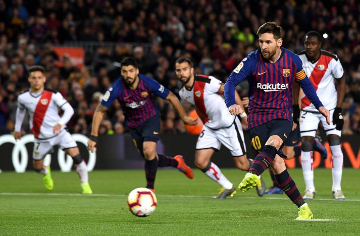 Messi skorar annað mark Barcelona.