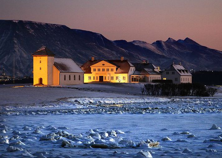 forsetinn á indlandi Ólafur Ragnar Grímsson tók á móti Nehru-verðlaununum á Indlandi í síðustu viku. Úrskurðarnefnd um upplýsingamál telur að traust í samskiptum ríkja gæti beðið hnekki ef bréf forseta til erlendra þjóðhöfðingja í þágu bankanna yrðu gerð opinber. Fréttablaðið/GVA