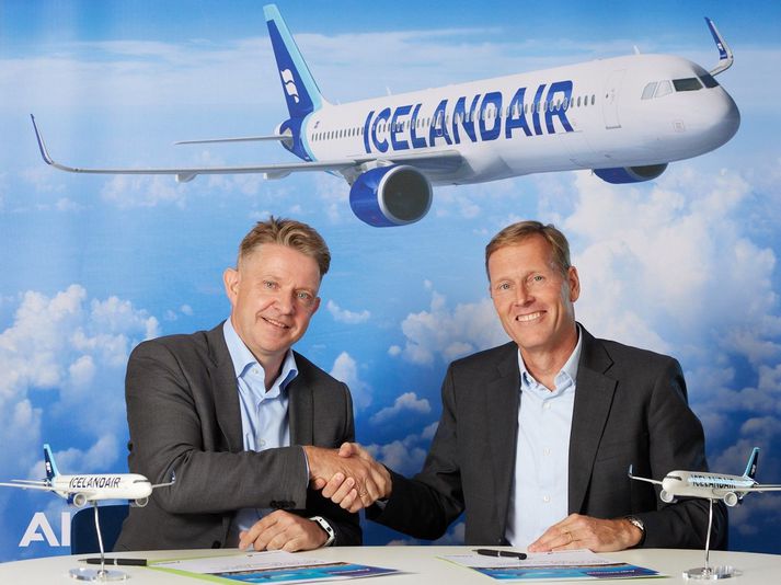 Bogi Nils Bogason, forstjóri Icelandair, og Wouter van Wersch, aðstoðarforstjóri Airbus.