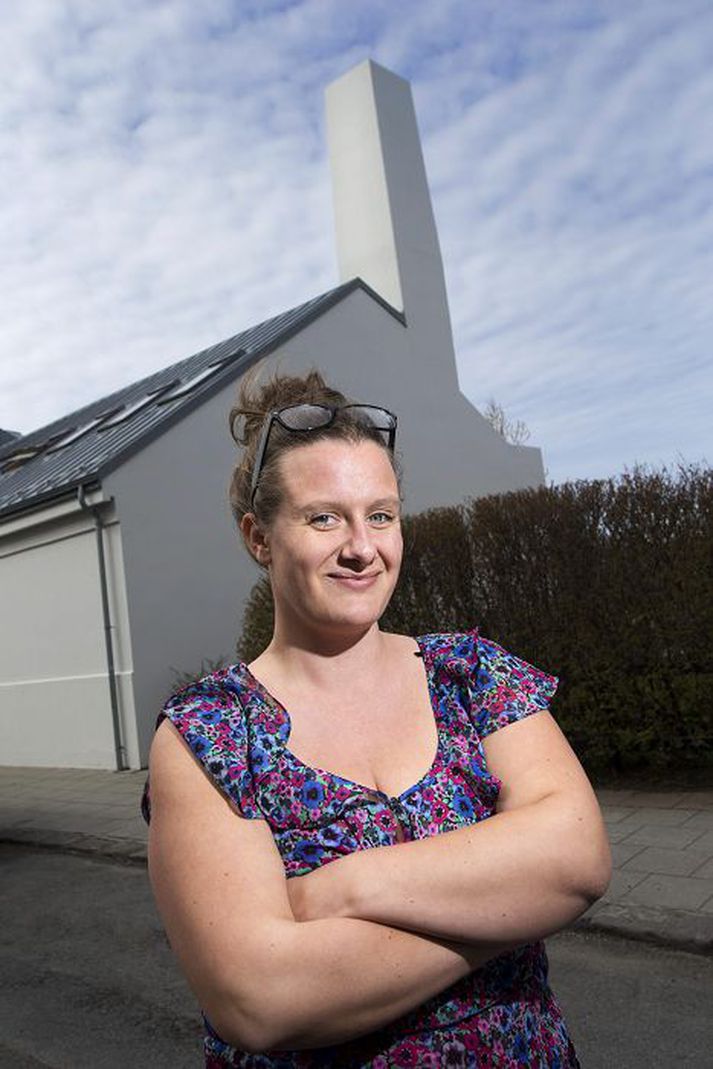 Vala Höskuldsdóttir listakona hafði ásett sér að eyða engu þennan mánuð. Hún gafst þó upp á endanum og borgaði sig í sund á Akureyri. 