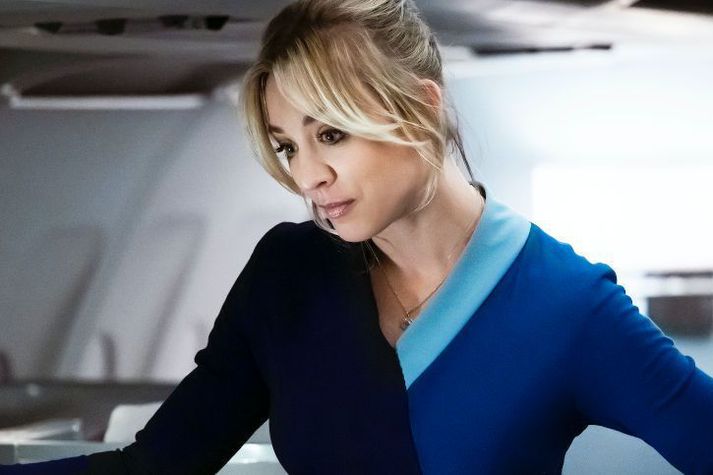 Kaley Cuoco leikur aðalhlutverkið í þáttunum Flight Attendant. Hún gæti verið á leið til Íslands.