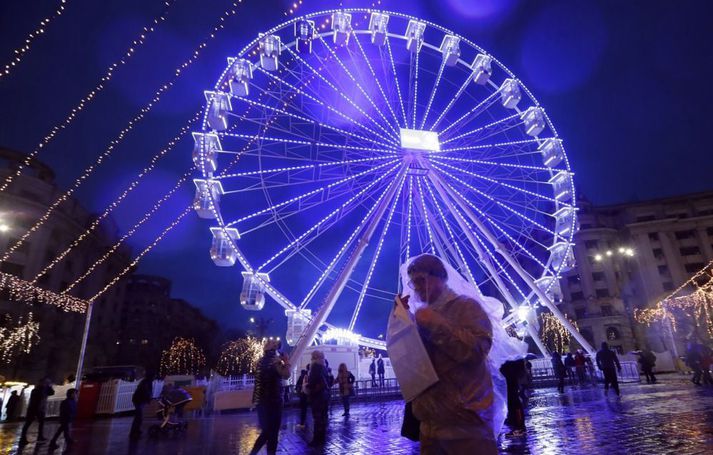 Svona lítur Parísarhjólið í Búkarest í Rúmeníu út. Fjölmargar borgir Evrópu og heimsins eru með Parísarhjól. London, Gautaborg, Gdansk og Tblisi svo fáin dæmi séu nefnd.