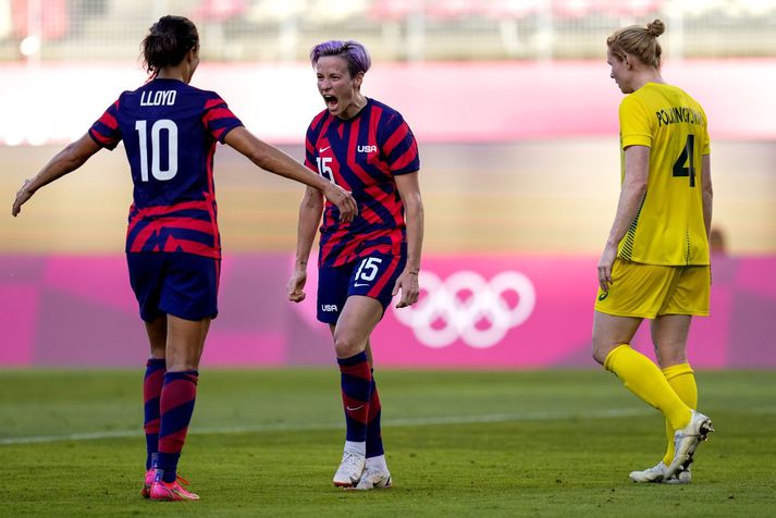 Reynsluboltarnir Megan Rapinoe og Carli Lloyd skoruðu báðar tvö mörk í bronsleiknum og hér fagna þær saman öðru marka Rapinoe.