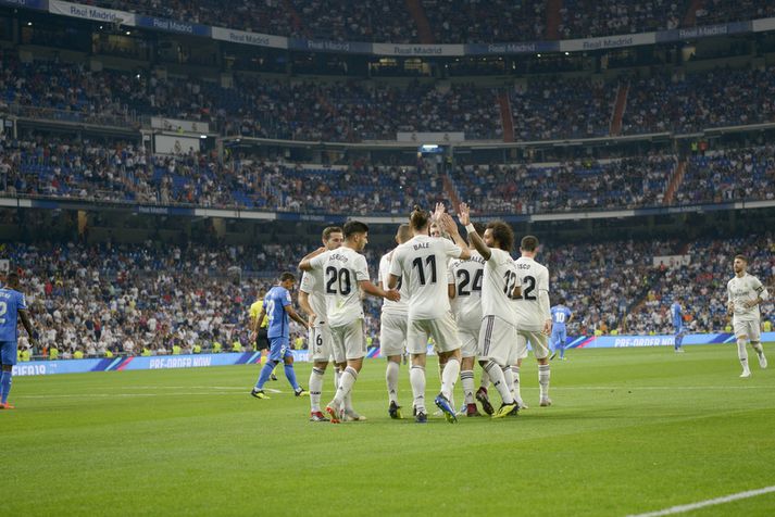 Það voru mörg auð sæti á Santiago Bernabeu í gærkvöldi.Hér fagna Real Madrid leikmennirnir marki.