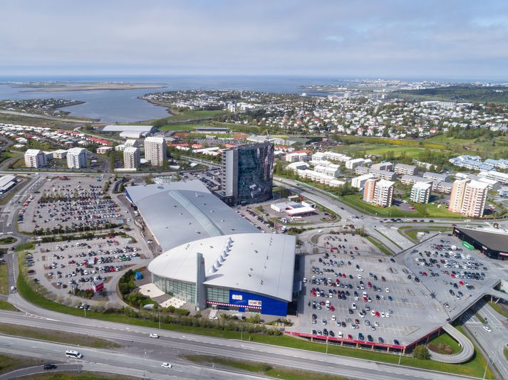 Meðal fasteigna sem Reginn leigir út eru verslunarpláss í Smáralind.