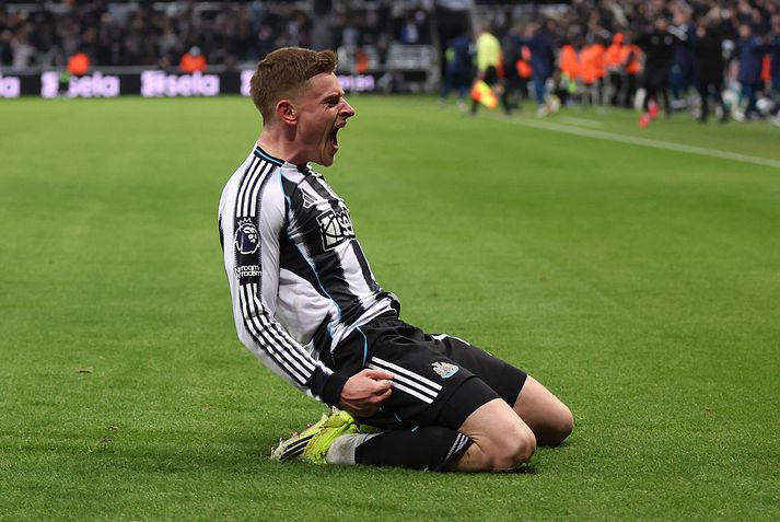 Harvey Barnes fagnaði innilega eftir sigurmarkið í kvöld.