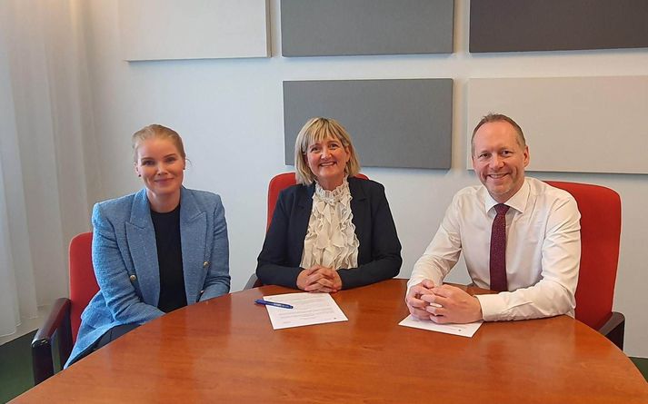 Sigrún Þórarinsdóttir, sviðsstjóri velferðarsviðs hjá Kópavogsbæ, Björg Baldursdóttir, formaður velferðarráðs Kópavogs, og Guðmundur Ingi Guðbrandsson, félags- og vinnumarkaðsráðherra.