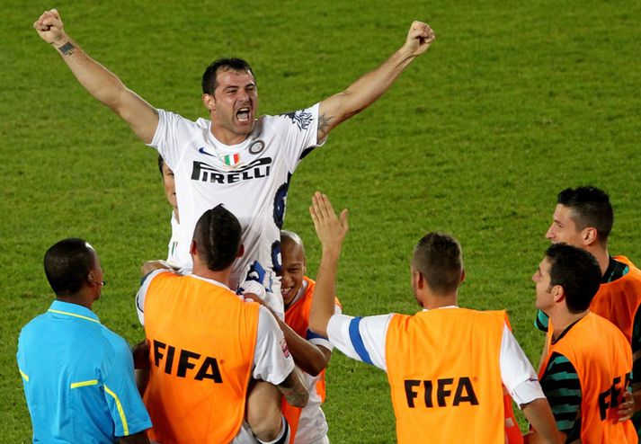 Stankovic fagnar marki sínu.