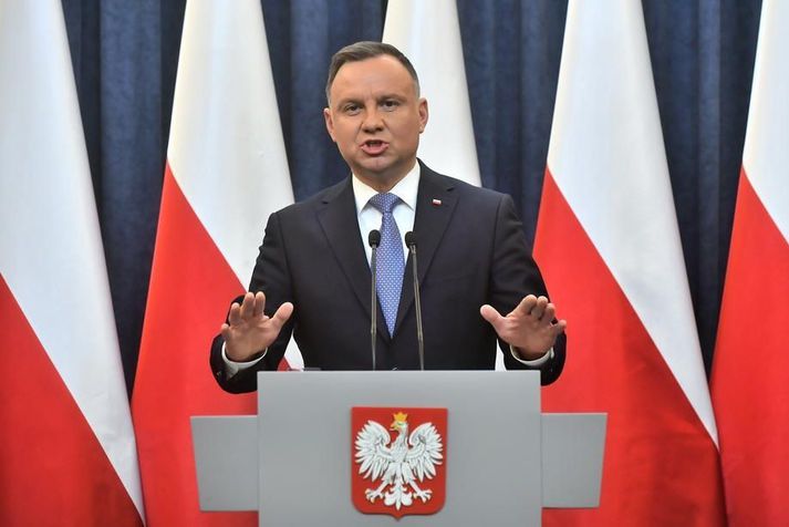 Andrzej Duda sagði að lögin hefðu haft mjög slæm áhrif á orðspor Póllands sem vænlegur fjárfestingastaður.