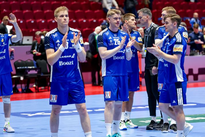 Elliði Snær Viðarsson og félagar í íslenska landsliðinu voru afar svekktir eftir jafnteflið á móti Svisslendingum í dag.