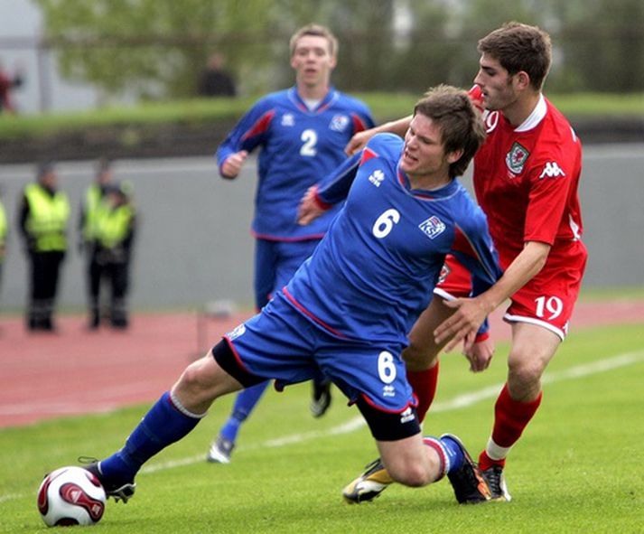 Aron Einar Gunnarsson í leik með íslenska landsliðinu gegn Wales.