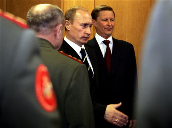 Pútín á fundi með herforingjum í rússneska hernum.