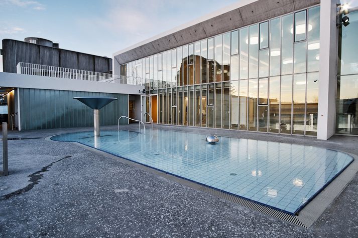 Endurnýja þarf gamla kvenna­klefann.  