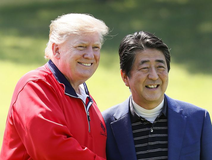 Heimsókn Trump í Japan hófst á golfhring með Abe forsætisráðherra.