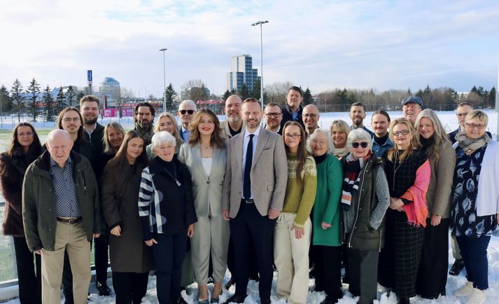 Listinn var samþykktur á tvöföldu kjördæmaþingi Framsóknar i Reykjavík sem haldið var í Safamýri.