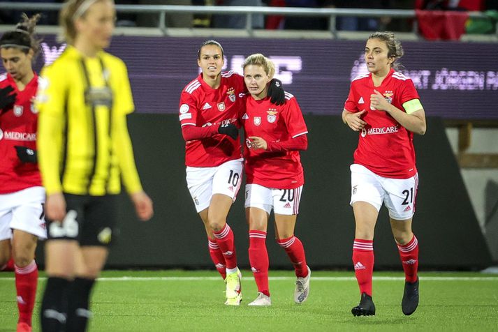 Cloé Eyja Lacasse fagnar hér marki með Benfica í Meistaradeildinni.