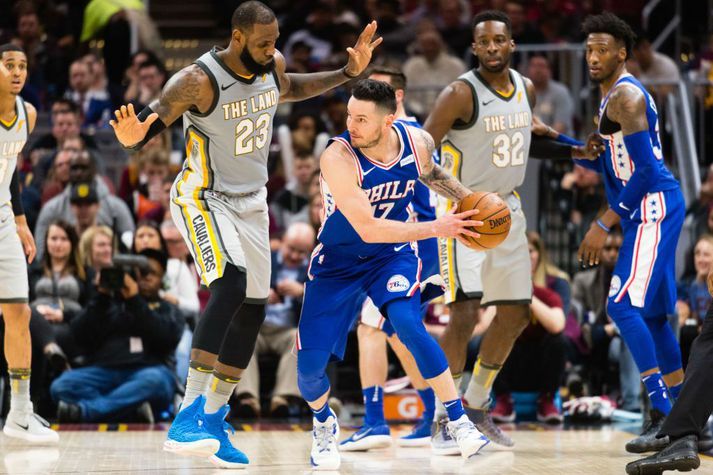 LeBron James og JJ Redick eru góðir félagar en þeir eru saman með hlaðvarpið Mind the Game Pod. Nú verða þeir samstarfsmenn hjá Lakers einnig
