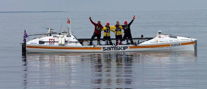 Áhöfnina síðasta legginn til Íslands skipa Kjartan Jakob Hauksson skipstjóri, Svanur Wilcox, Hálfdán Freyr Örnólfsson og Ingvar Ágúst Þórisson.