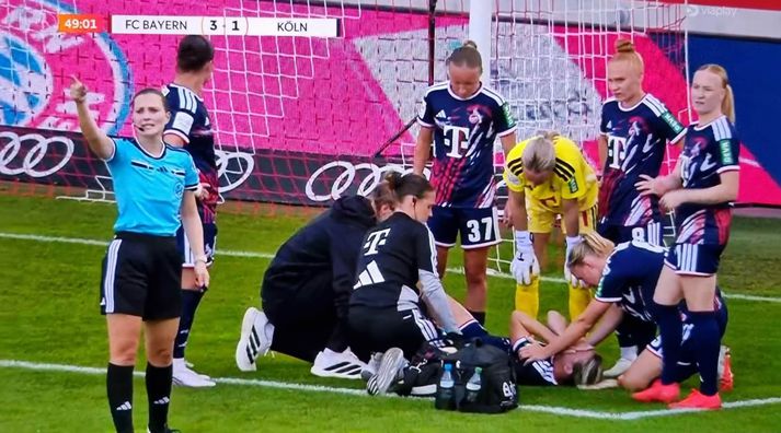 Sandra María Jessen var augljóslega í öngum sínum eftir að hafa meiðst í leiknum við Bayern.